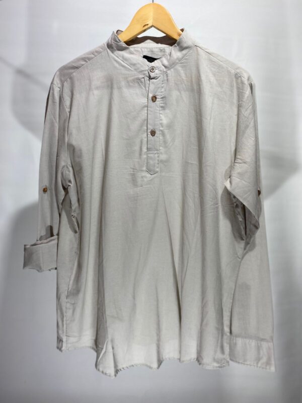 camisa de lino para el verano